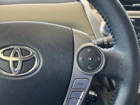 Used 2017 Toyota Prius V Four w/ Carpet Mat Package image 19