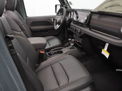 New 2026 Jeep Wrangler Unlimited Sahara AWD/4WD image 35
