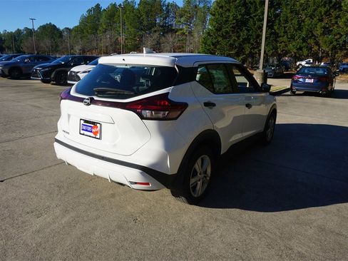 Used 2023 Nissan Kicks S image 19