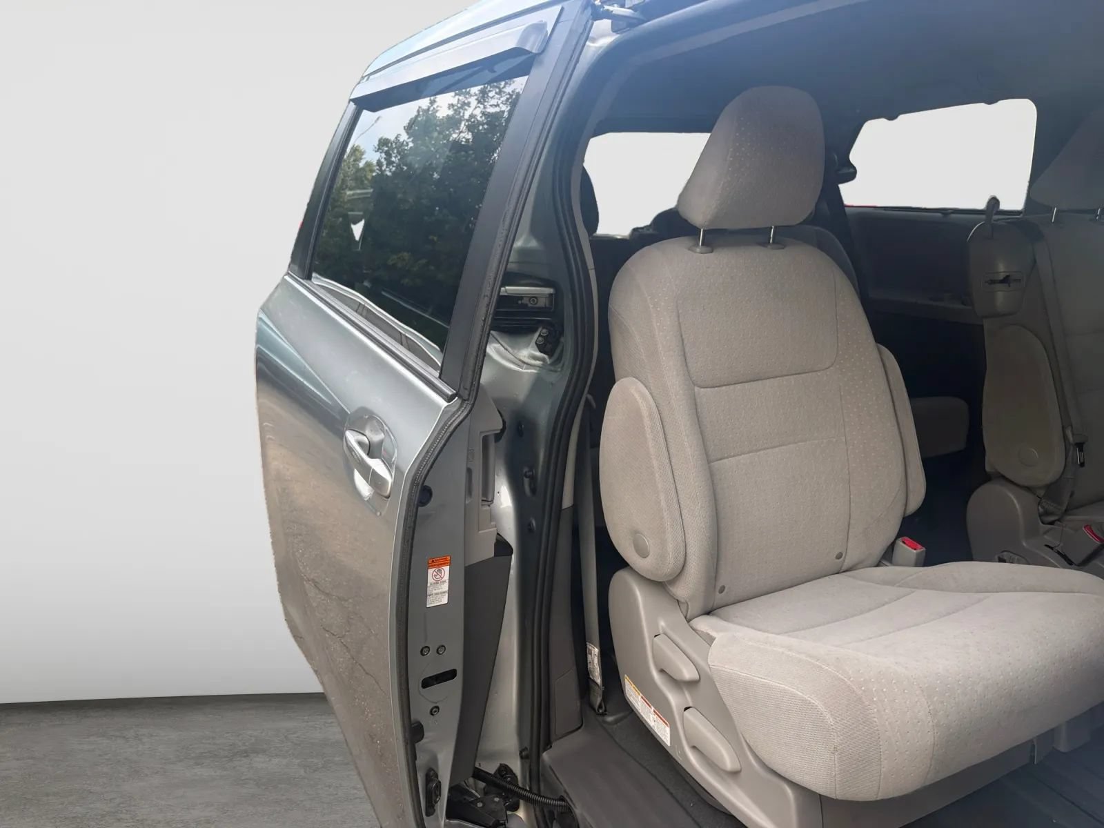 Used 2020 Toyota Sienna LE FWD image 18