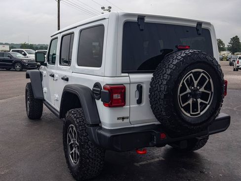 Used 2025 Jeep Wrangler Unlimited Rubicon AWD/4WD image 3