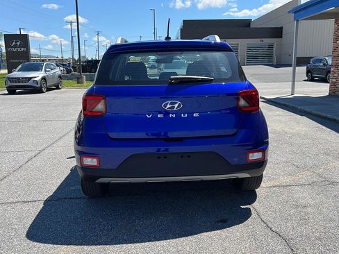 Used 2023 Hyundai Venue SEL w/ Cargo Package FWD image 4