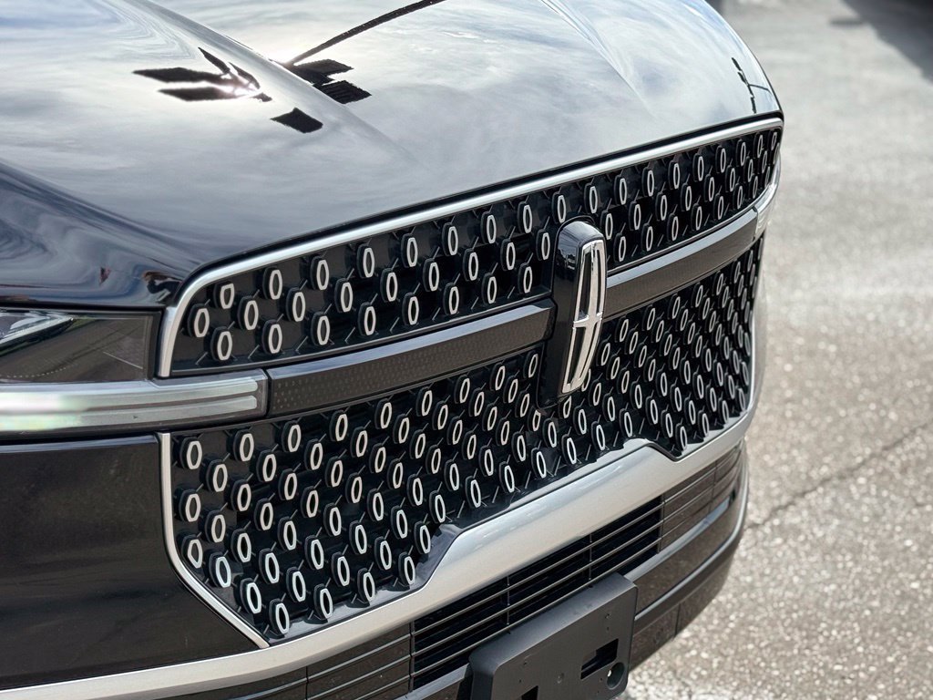 Used 2025 Lincoln Navigator L Reserve AWD/4WD image 40