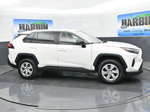 Used 2024 Toyota RAV4 LE AWD/4WD image 7