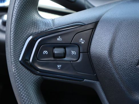 Used 2025 Chevrolet Trax LS w/ LS Convenience Package FWD image 12