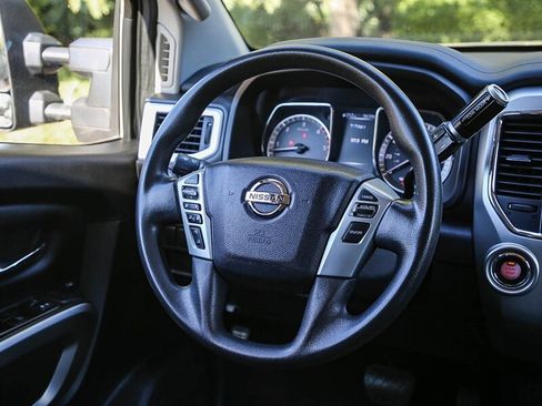 Used 2017 Nissan Titan SV image 22