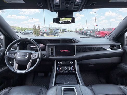 Used 2023 GMC Yukon XL Denali AWD/4WD image 13