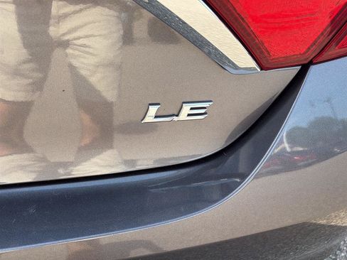 Used 2015 Toyota Camry LE FWD image 10