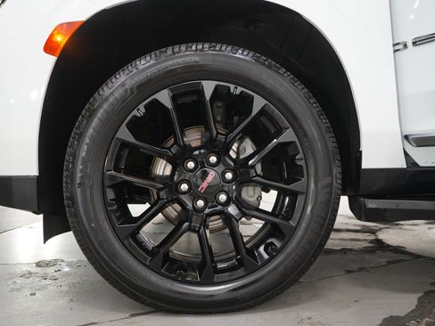 Used 2023 GMC Yukon Denali AWD/4WD image 32