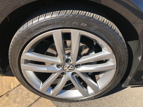 Used 2017 Volkswagen Passat 1.8T R-Line image 8