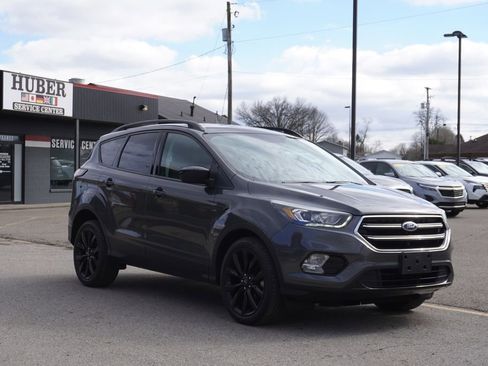 Used 2017 Ford Escape SE w/ Equipment Group 201A image 9