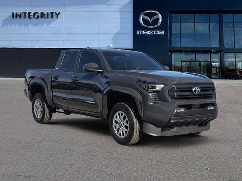 Used 2025 Toyota Tacoma SR5 AWD/4WD image 2