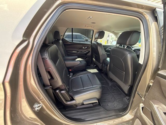 Used 2020 Chevrolet Traverse LT w/ LPO, Floor Liner Package FWD image 2