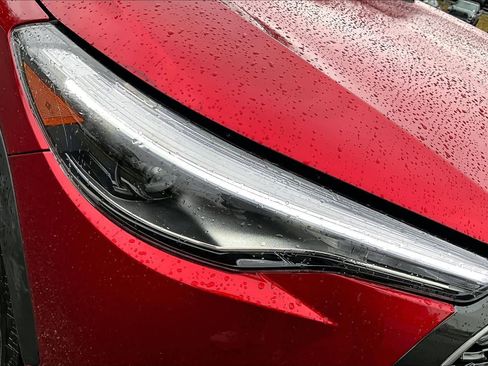 Used 2025 Toyota Corolla Cross XLE image 27