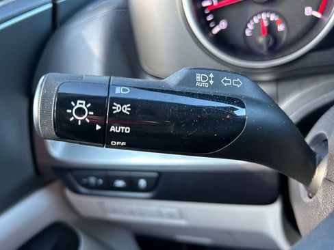 Used 2022 Kia Carnival LX FWD image 23
