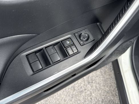 Used 2021 Toyota RAV4 XLE FWD image 14
