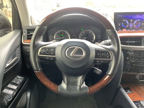 Used 2020 Lexus LX 570 4WD w/ Luxury Package image 18