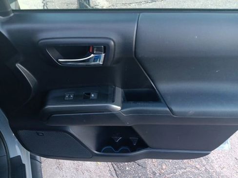 Used 2020 Toyota Tacoma 4x4 Double Cab image 31