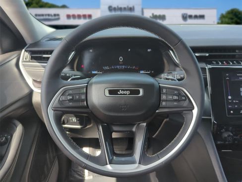 Used 2023 Jeep Grand Cherokee L Laredo AWD/4WD image 12