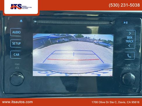 Used 2018 Toyota Corolla LE FWD image 16