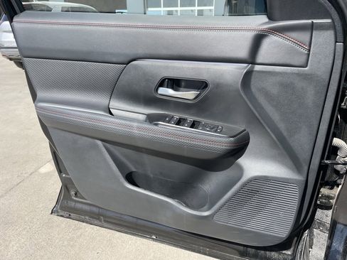 Certified 2025 Nissan Kicks SR image 9