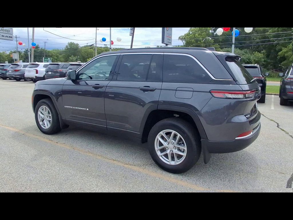 Used 2026 Jeep Grand Cherokee Laredo w/ MOPAR Finishing Package AWD/4WD image 6