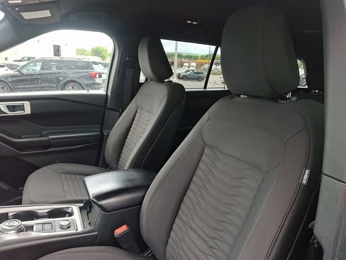 Certified 2020 Ford Explorer XLT w/ Comfort Package AWD/4WD image 15