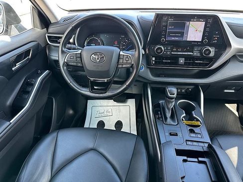 Certified 2020 Toyota Highlander XLE AWD/4WD image 18
