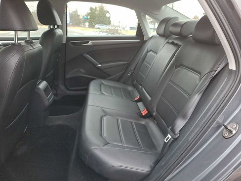 Used 2017 Volkswagen Passat 1.8T R-Line image 8