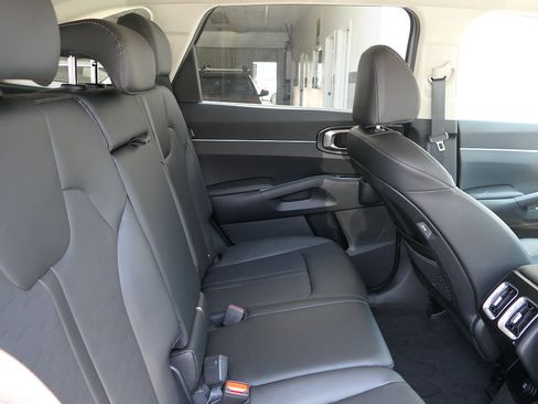 Used 2025 Kia Sorento S AWD/4WD image 24