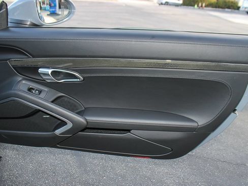 Used 2025 Porsche 718 Cayman RWD image 41