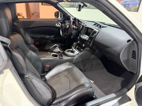 Used 2013 Nissan 370Z Touring w/ Sport Pkg RWD image 11