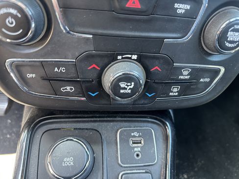Used 2019 Jeep Compass Limited AWD/4WD image 25