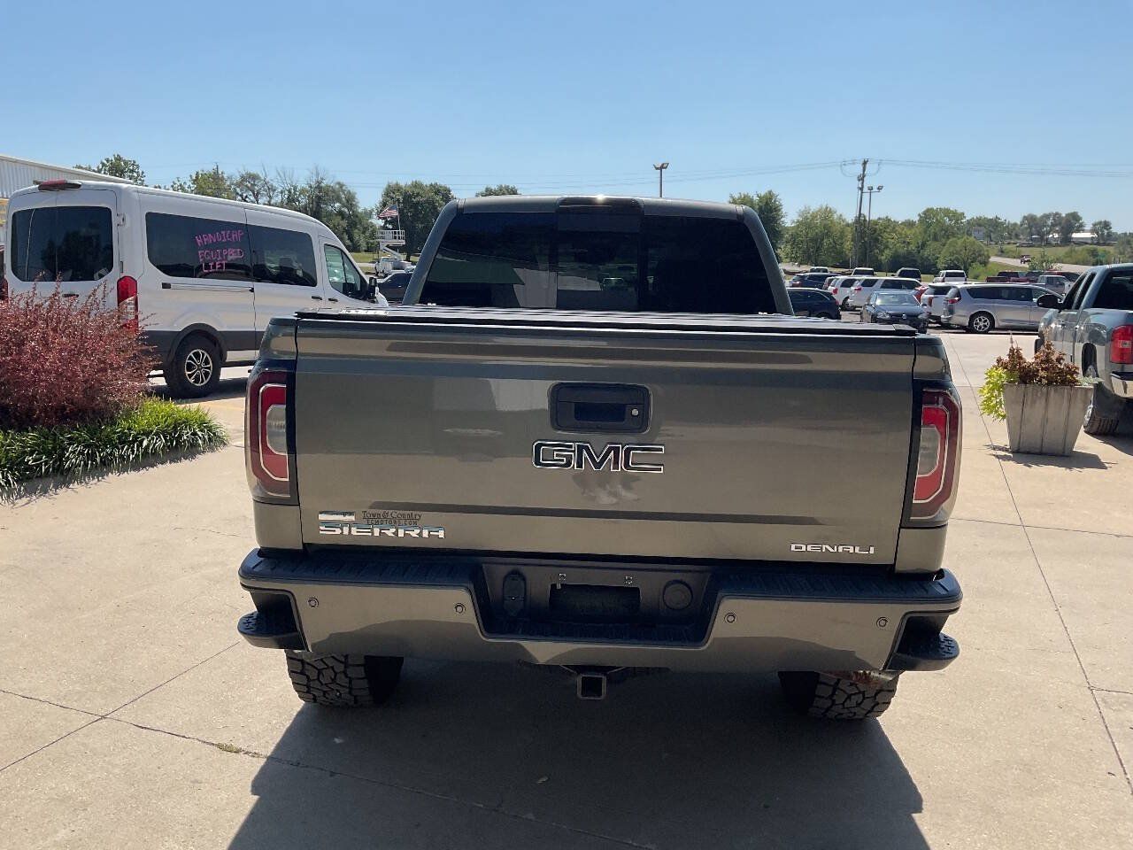 Used 2017 GMC Sierra 1500 Denali w/ Denali Ultimate Package AWD/4WD image 8