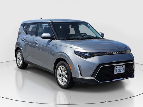 Used 2024 Kia Soul LX w/ Option Group 015 FWD image 3