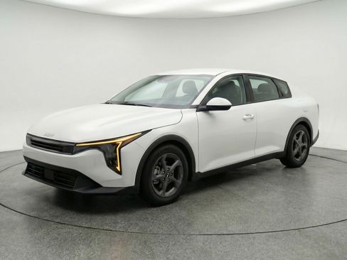 Used 2025 Kia K4 FWD image 3