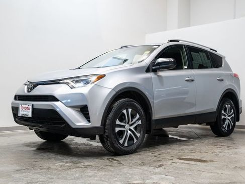 Certified 2018 Toyota RAV4 LE image 3