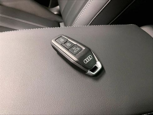 Certified 2025 Audi Q5 Premium AWD/4WD image 11