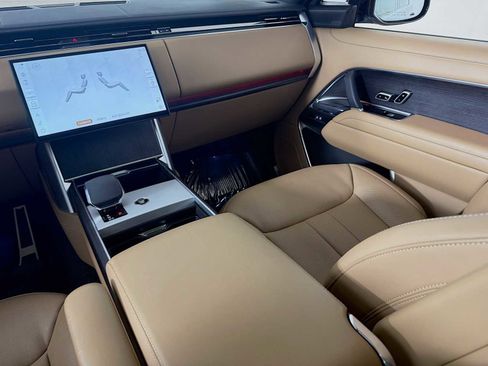 Used 2025 Land Rover Range Rover Long Wheelbase SE AWD/4WD image 27