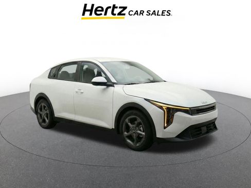 Used 2025 Kia K4 LXS image 1