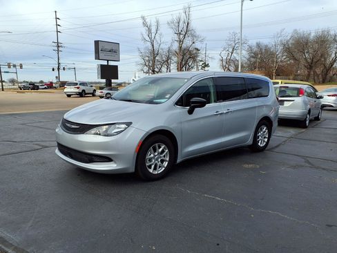 Used 2024 Chrysler Voyager LX image 6