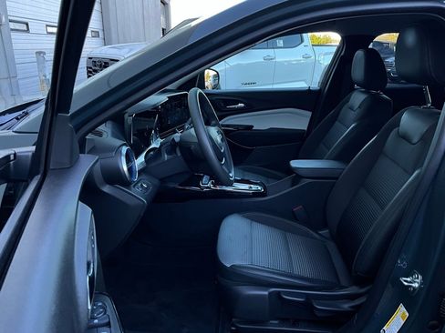 Used 2025 Chevrolet Trax LT image 10