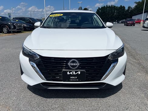 Used 2025 Nissan Sentra SV FWD image 9