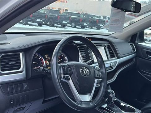 Used 2016 Toyota Highlander XLE image 10