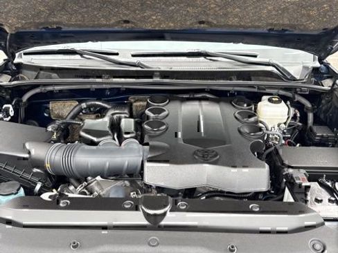 Certified 2024 Toyota 4Runner SR5 Premium w/ Moonroof Package AWD/4WD image 9