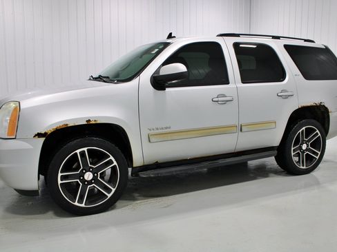 Used 2010 GMC Yukon SLT w/ SLT-2 Equipment Package AWD/4WD image 17