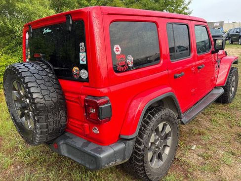 Used 2018 Jeep Wrangler Unlimited Sahara w/ Dual Top Group AWD/4WD image 13