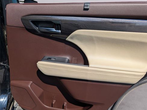 Used 2021 Toyota Highlander Limited image 36