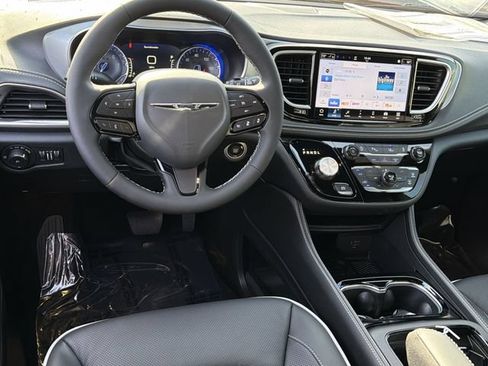 New 2026 Chrysler Pacifica Limited w/ S Appearance Package FWD image 17