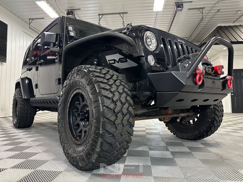 Used 2016 Jeep Wrangler Unlimited Sahara AWD/4WD image 15